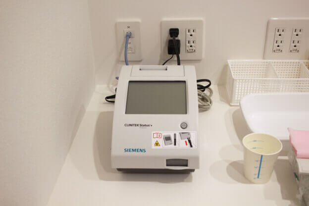 小型尿分析装置